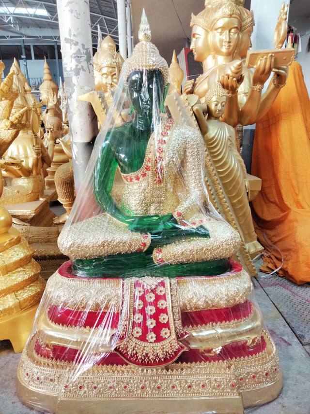 พระแก้วมรกต ปิดทอง ก่อนจัดส่ง โรงหล่อพุทธบารมี
