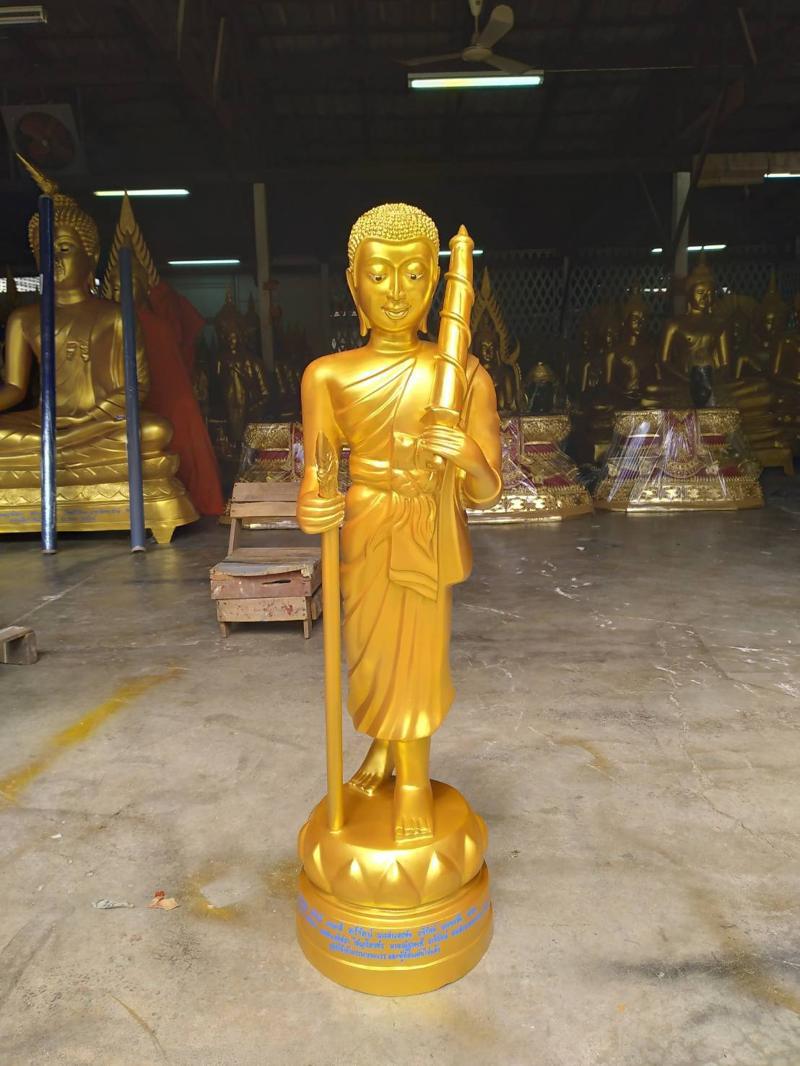 พระสีวลีสีทอง ยืนบนฐานบัว ถือไม้เท้าและกลด โรงหล่อพุทธบารมี