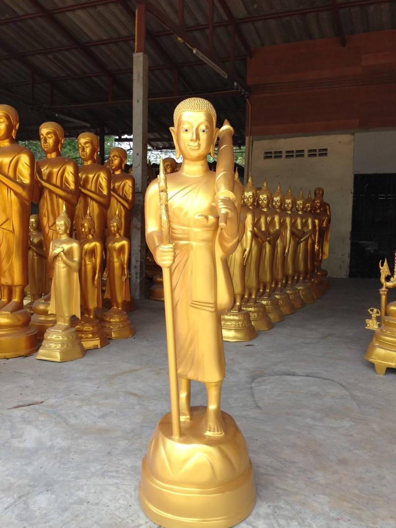 พระสีวลีสีทอง ยืนถือไม้เท้าและกลด โรงหล่อพุทธบารมี