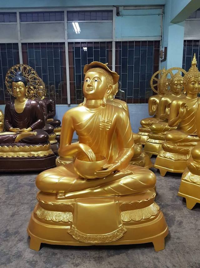 พระอุปคุตสีทอง ฐานบัว ถือบาตร โรงหล่อพุทธบารมี